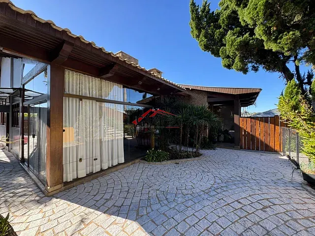 Casa com 990m² 3 quartos e 4 banheiros, à venda, no bairro Jardim Vale do Sol em Apucarana