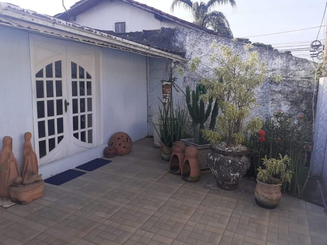 Casa com 450m² 7 quartos e 9 banheiros, à venda, no bairro Itaipu em Niterói