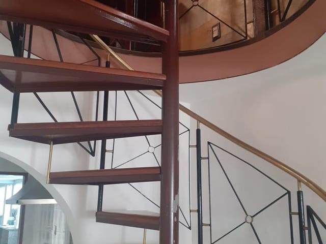 Casa com 450m² 7 quartos e 9 banheiros, à venda, no bairro Itaipu em Niterói