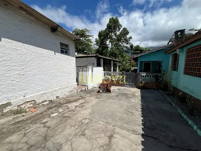 Casa com 544m² 7 quartos e 3 banheiros, à venda, no bairro Massaguaçu em Caraguatatuba
