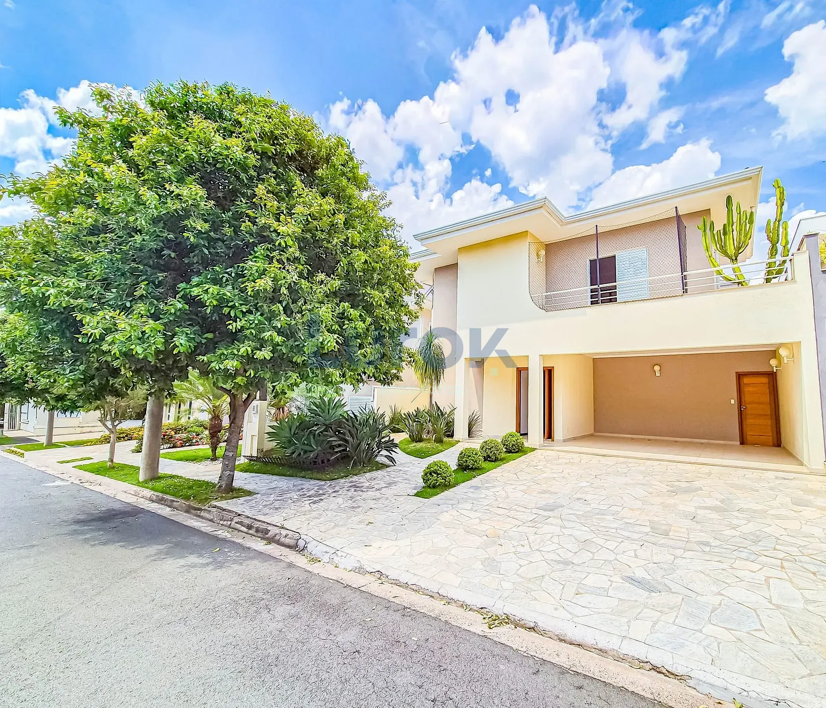 Casa, 3 quartos, 253 m² - Foto 1