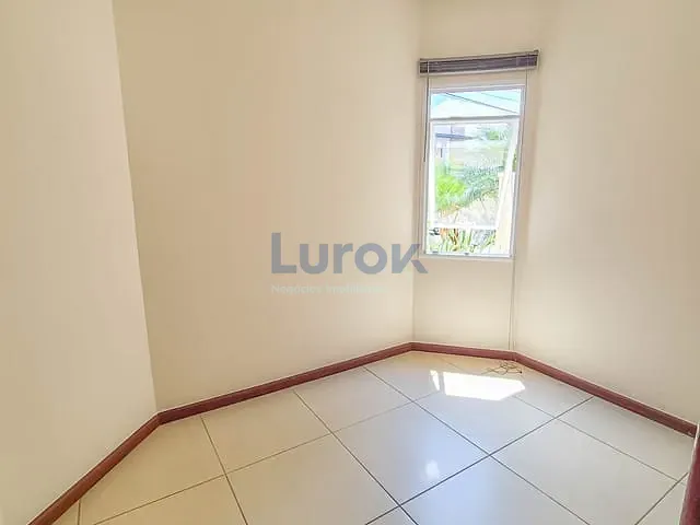 Casa 3 quartos e 4 banheiros, para alugar, no bairro Condomínio Portal do Jequitibá em Valinhos