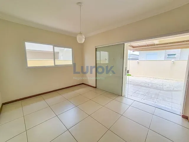 Casa 3 quartos e 4 banheiros, para alugar, no bairro Condomínio Portal do Jequitibá em Valinhos