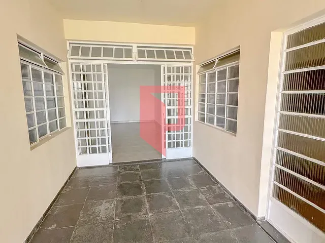Casa 3 quartos e 2 banheiros, para alugar, no bairro Caiçaras em Belo Horizonte