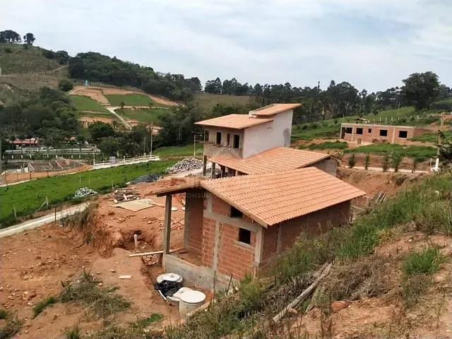Casa com 243m² 3 quartos e 3 banheiros, à venda, no bairro Zona Rural em Bandeira do Sul