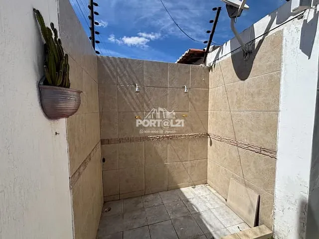 Casa com 200m² 4 quartos e 3 banheiros, à venda, no bairro COHAB Massangano em Petrolina