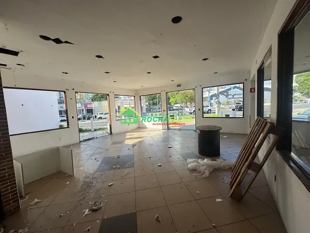 Casa com 659m² 3 quartos e 3 banheiros, para alugar, no bairro Jóquei em Teresina