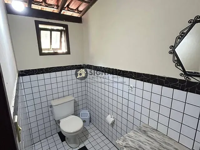 Casa com 400m² 2 quartos e 3 banheiros, à venda, no bairro Ogiva em Cabo Frio