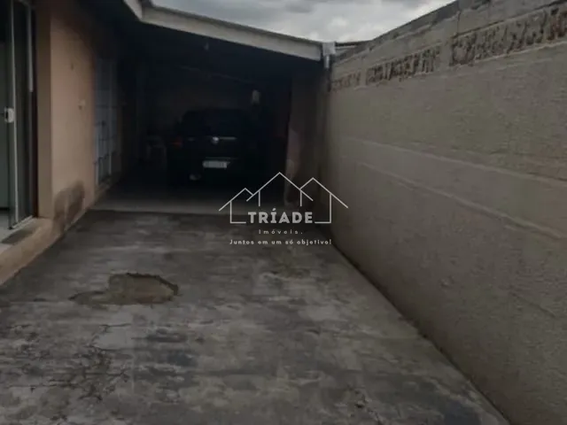 Casa com 200m² 2 quartos e 2 banheiros, à venda, no bairro Costeira em Araucária