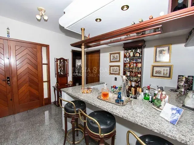 Casa com 349m² 4 quartos e 5 banheiros, à venda, no bairro Batel em Curitiba