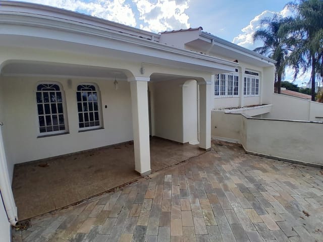 Casa com 325m² 3 quartos e 5 banheiros, à venda, no bairro Jardim Leonor em São João da Boa Vista