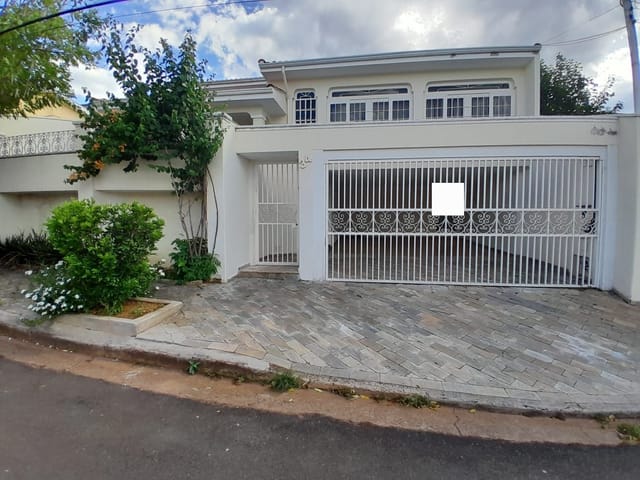 Casa com 325m² 3 quartos e 5 banheiros, à venda, no bairro Jardim Leonor em São João da Boa Vista