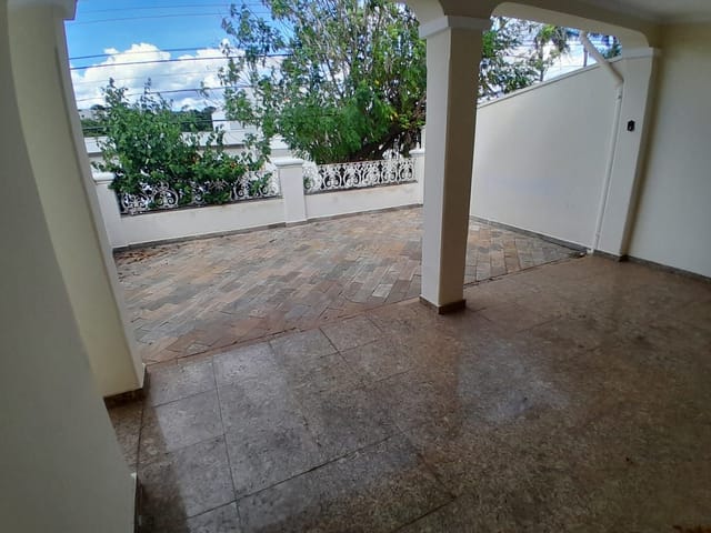 Casa com 325m² 3 quartos e 5 banheiros, à venda, no bairro Jardim Leonor em São João da Boa Vista