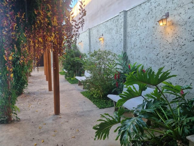 Casa com 396m², à venda, no bairro Parque Universitário em Franca