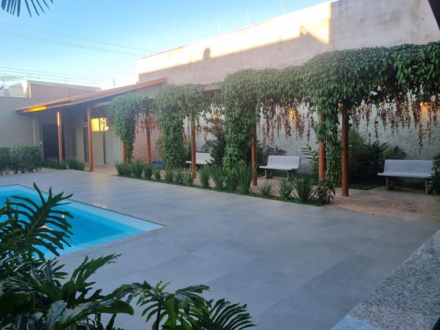 Casa com 396m², à venda, no bairro Parque Universitário em Franca