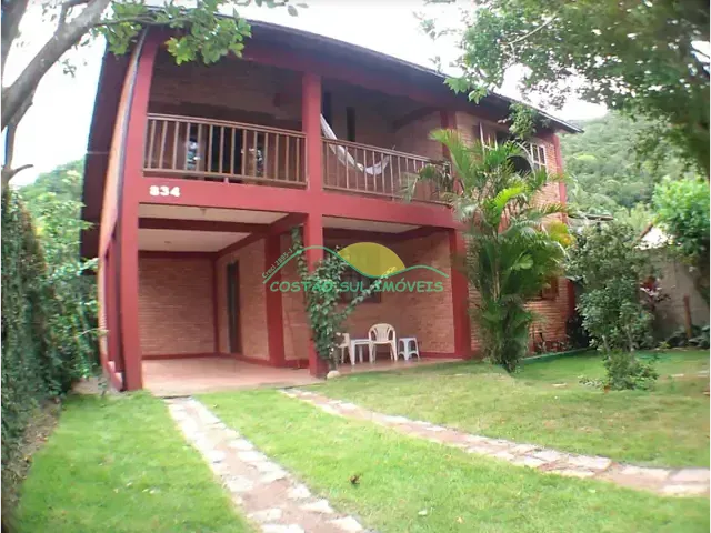 Casa com 400m² 4 quartos e 2 banheiros, à venda, no bairro Pântano do Sul em Florianópolis