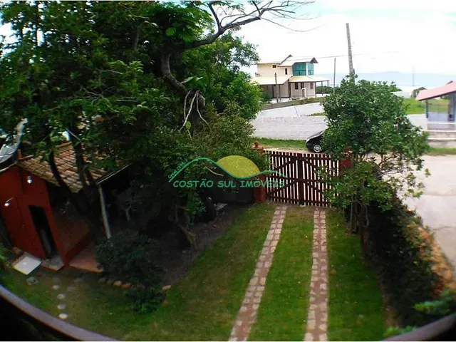 Casa com 400m² 4 quartos e 2 banheiros, à venda, no bairro Pântano do Sul em Florianópolis