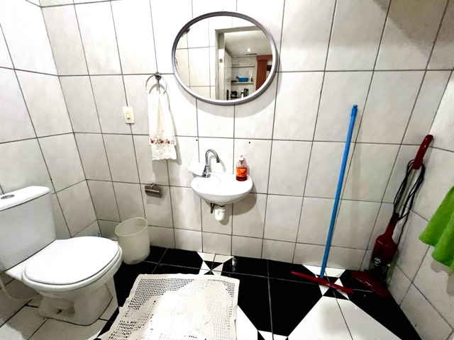 Casa com 360m² 5 quartos e 6 banheiros, à venda, no bairro Shangri-lá em Londrina
