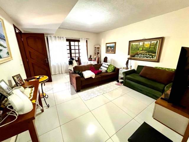 Casa com 360m² 5 quartos e 6 banheiros, à venda, no bairro Shangri-lá em Londrina