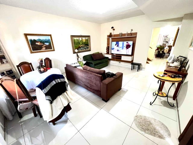 Casa com 360m² 5 quartos e 6 banheiros, à venda, no bairro Shangri-lá em Londrina