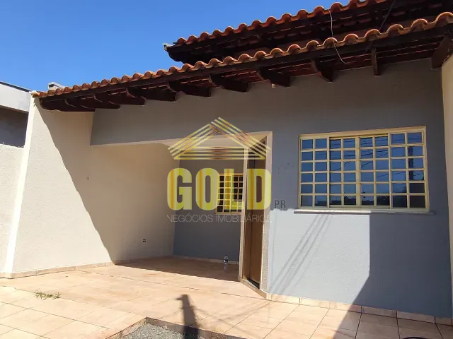 Casa 3 quartos e 2 banheiros, à venda, no bairro Jardim Guararapes em Londrina