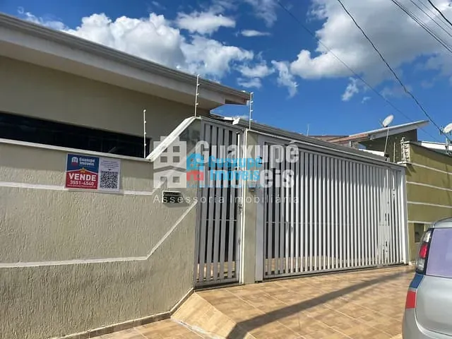 Casa com 210m² 3 quartos e 3 banheiros, à venda, no bairro Bellavilla I em Guaxupé