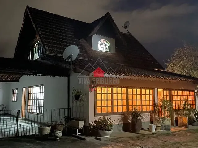 Casa 8 quartos e 5 banheiros, à venda, no bairro Parque São Clemente em Nova Friburgo