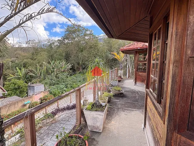 Casa 8 quartos e 5 banheiros, à venda, no bairro Parque São Clemente em Nova Friburgo