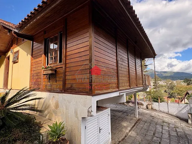 Casa 8 quartos e 5 banheiros, à venda, no bairro Parque São Clemente em Nova Friburgo