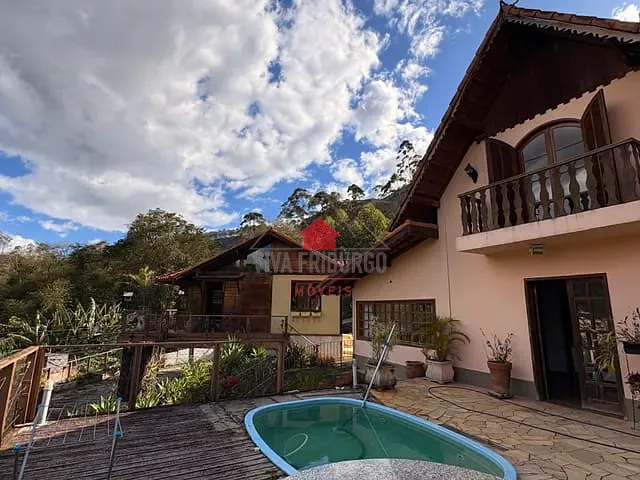 Casa 8 quartos e 5 banheiros, à venda, no bairro Parque São Clemente em Nova Friburgo