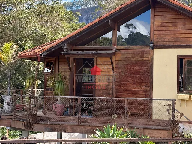 Casa 8 quartos e 5 banheiros, à venda, no bairro Parque São Clemente em Nova Friburgo