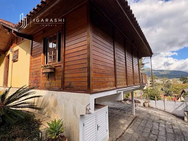 Casa 8 quartos e 5 banheiros, à venda, no bairro Parque São Clemente em Nova Friburgo