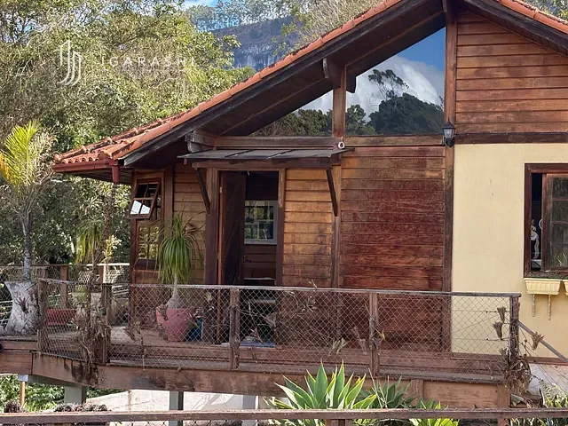 Casa 8 quartos e 5 banheiros, à venda, no bairro Parque São Clemente em Nova Friburgo