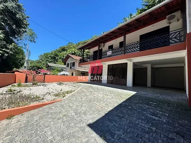 Casa 5 quartos e 5 banheiros, à venda, no bairro Progresso em Blumenau