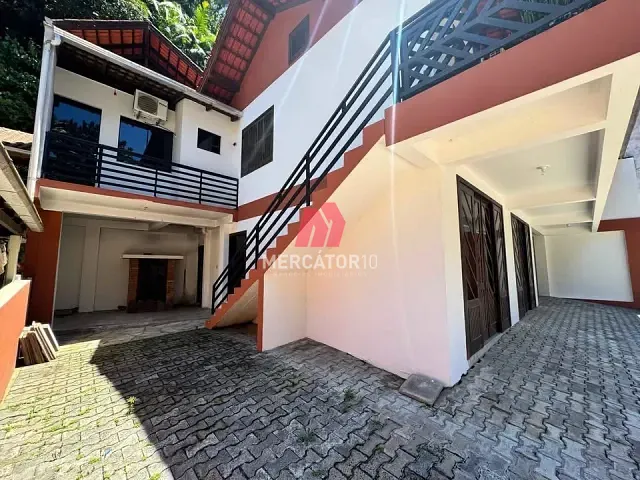 Casa 5 quartos e 5 banheiros, à venda, no bairro Progresso em Blumenau