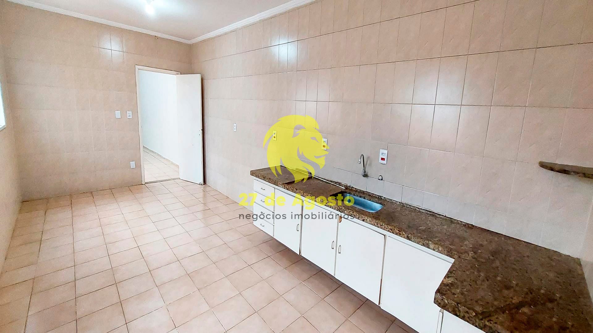 Casa à venda com 3 quartos, 300m² - Foto 10