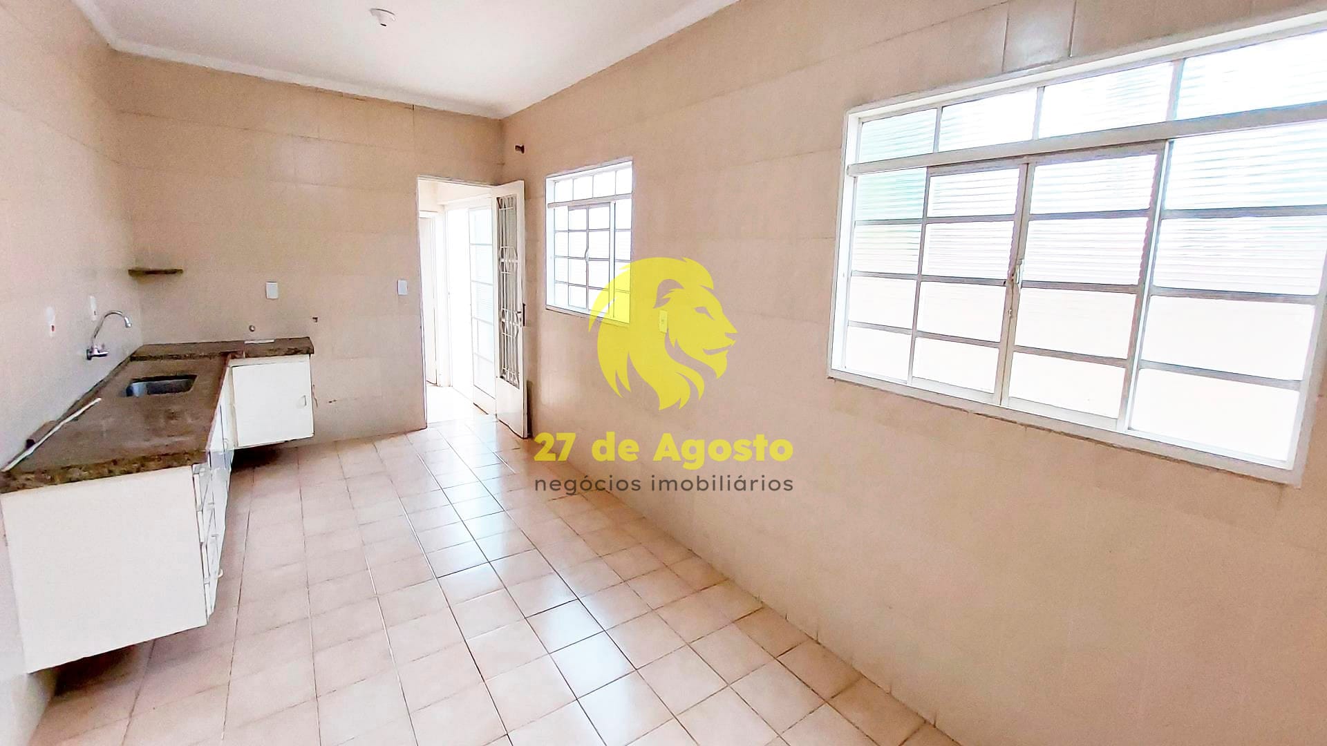 Casa à venda com 3 quartos, 300m² - Foto 11