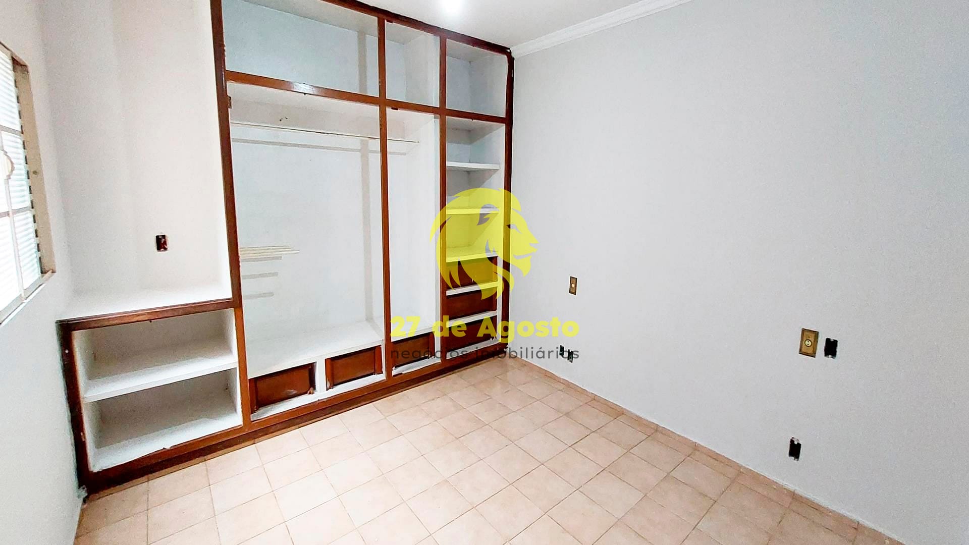 Casa à venda com 3 quartos, 300m² - Foto 18