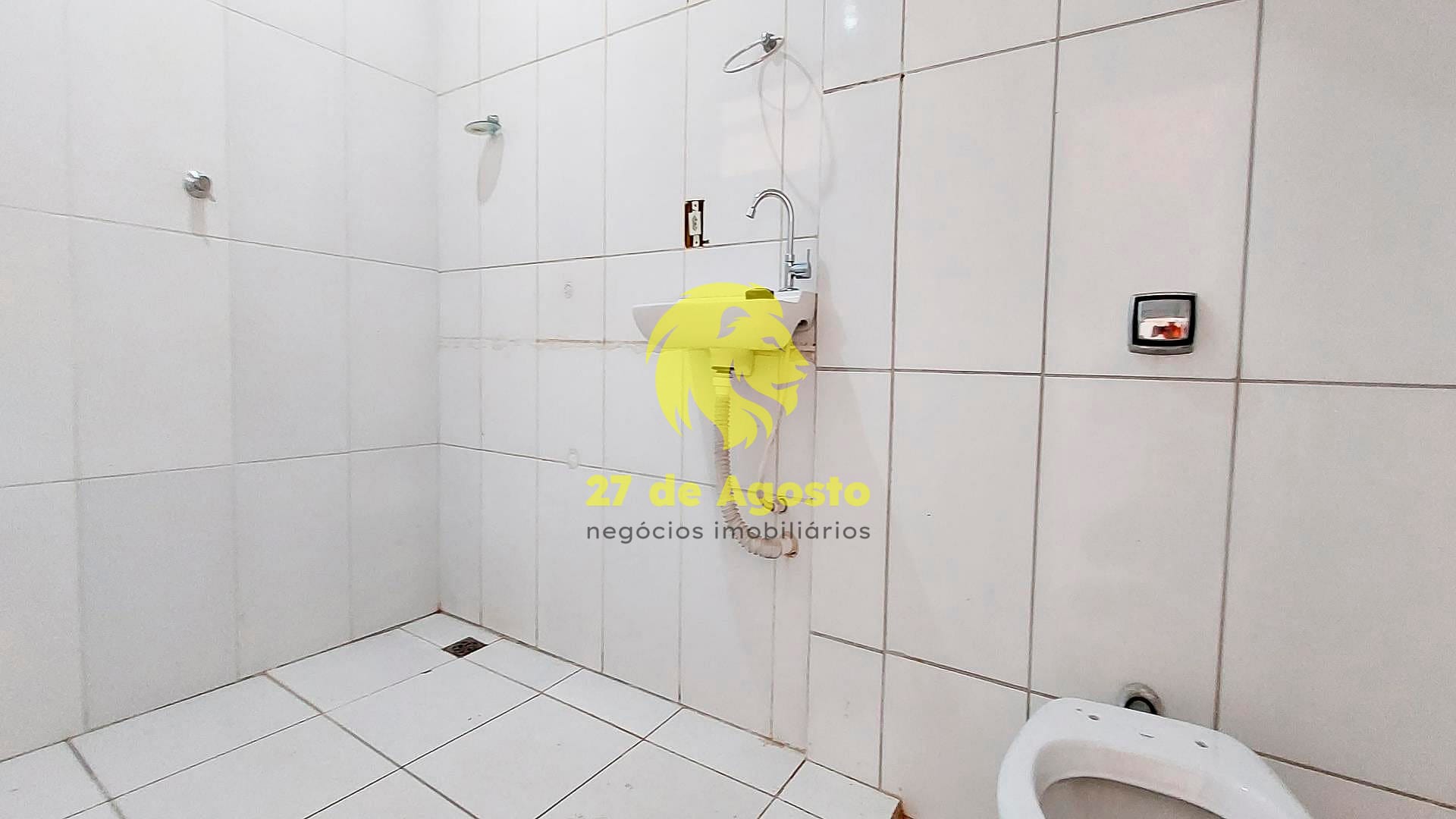 Casa à venda com 3 quartos, 300m² - Foto 4