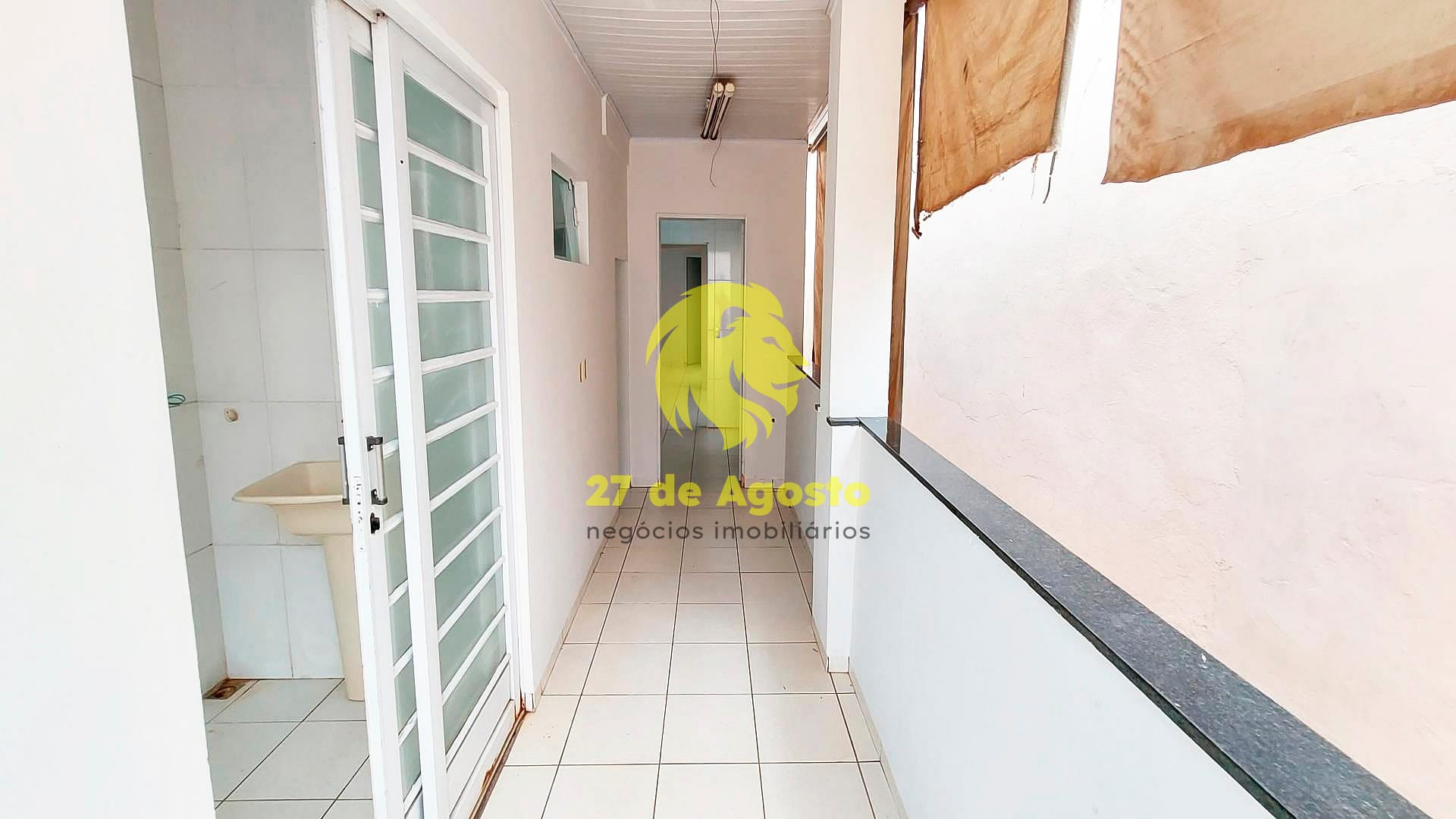 Casa à venda com 3 quartos, 300m² - Foto 6