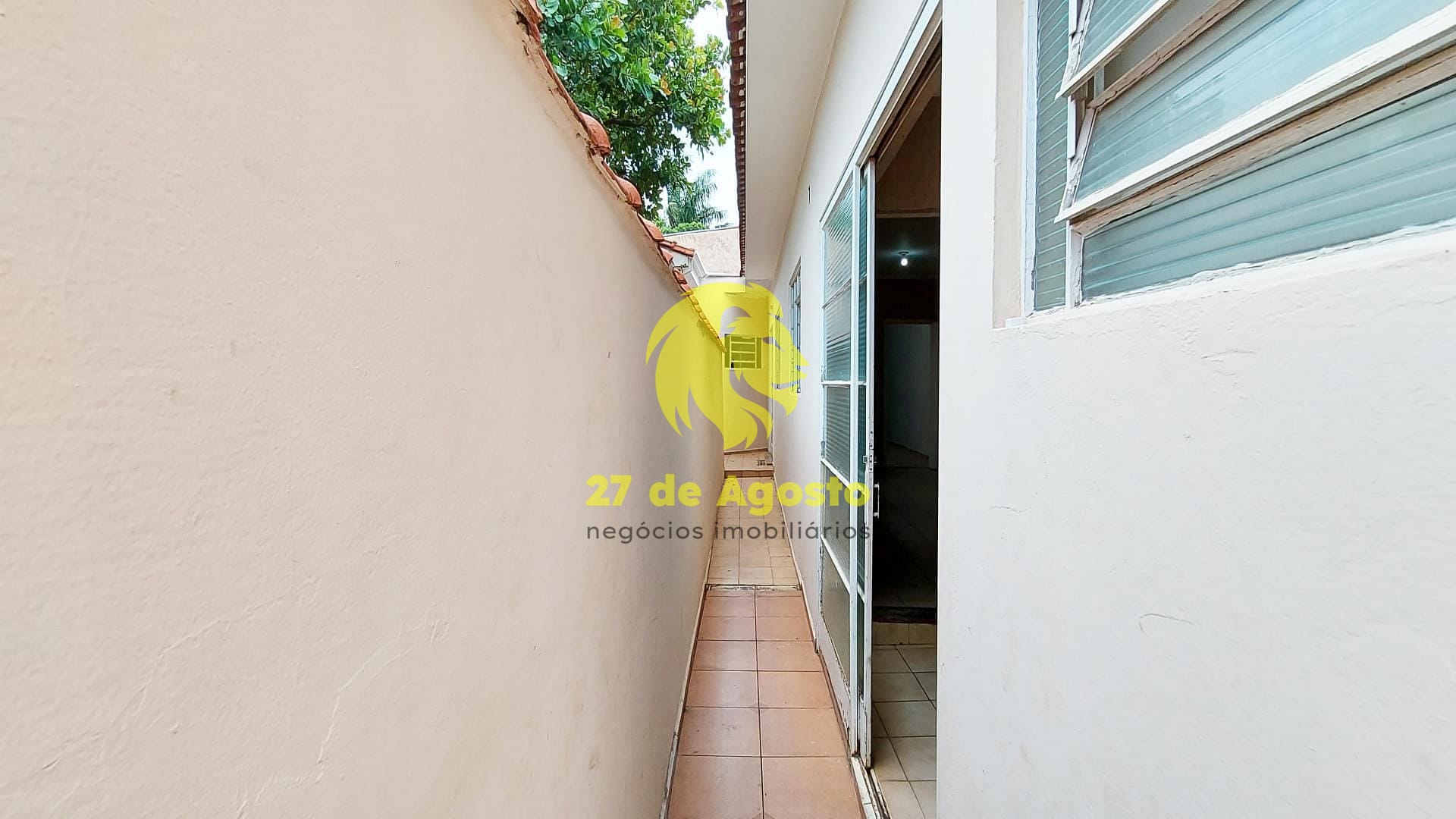Casa à venda com 3 quartos, 300m² - Foto 8