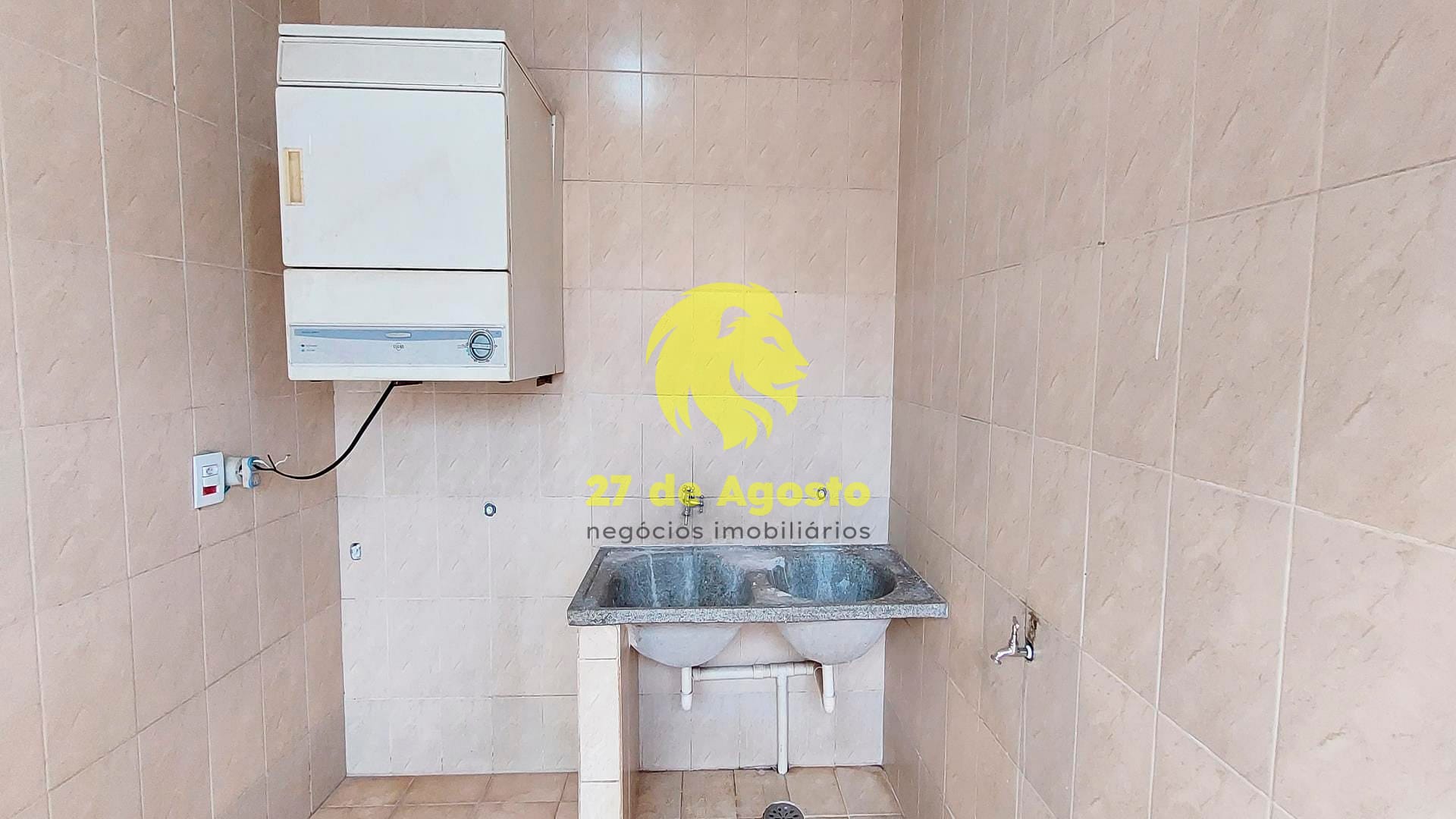 Casa à venda com 3 quartos, 300m² - Foto 9