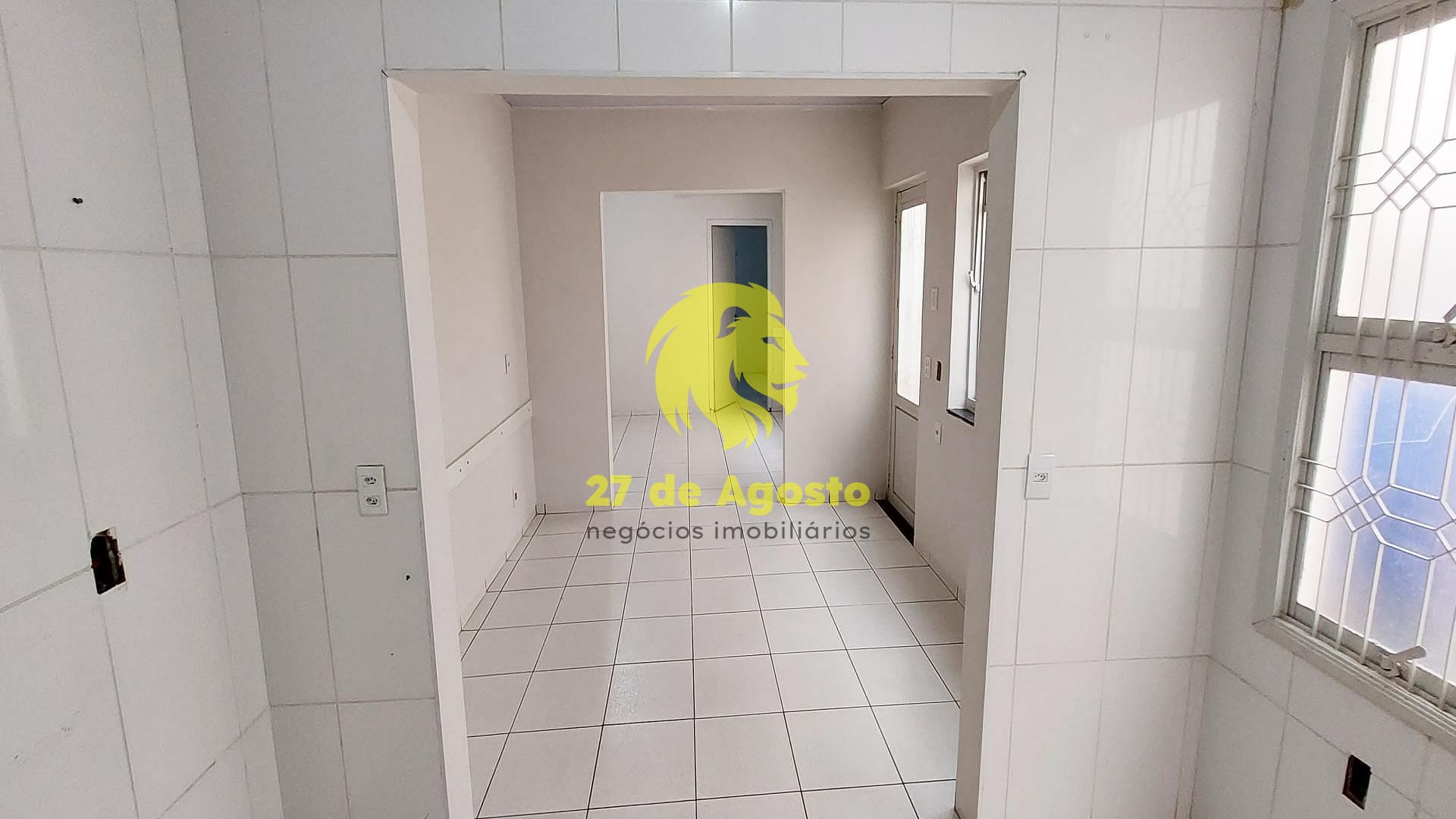 Casa à venda com 3 quartos, 300m² - Foto 35