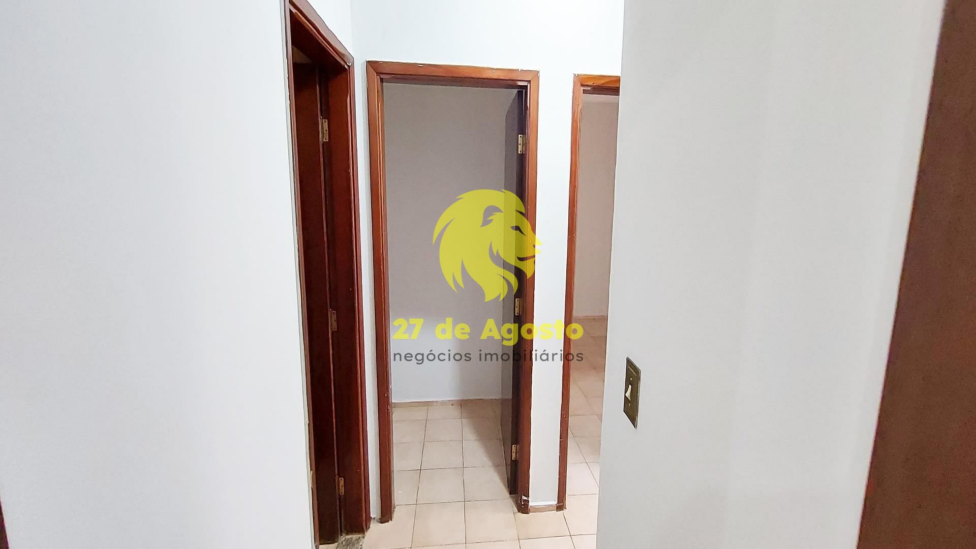Casa à venda com 3 quartos, 300m² - Foto 25
