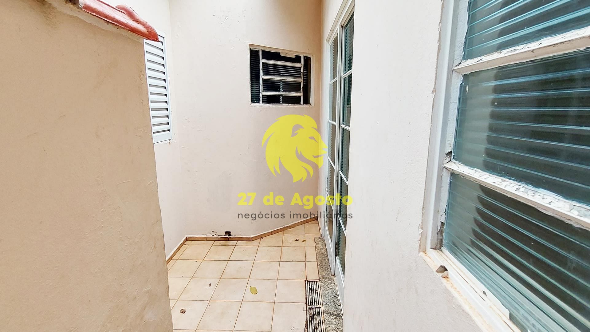 Casa à venda com 3 quartos, 300m² - Foto 26