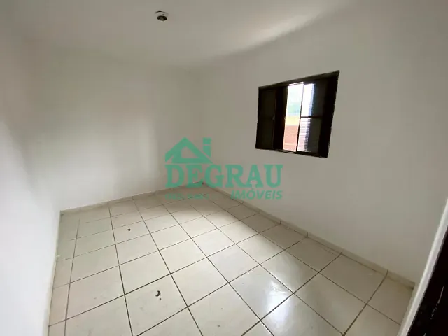 Casa 3 quartos e 1 banheiro, para alugar, no bairro Vila Dom Bosco em Itapeva