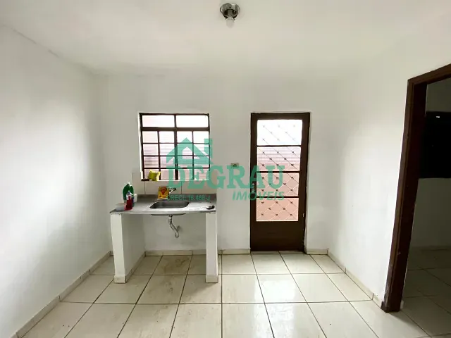 Casa 3 quartos e 1 banheiro, para alugar, no bairro Vila Dom Bosco em Itapeva