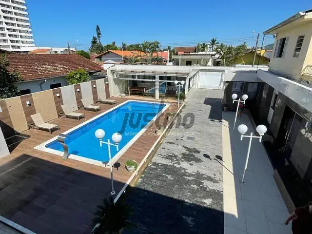 Casa com 768m² 7 quartos e 3 banheiros, à venda, no bairro Balneário Flórida em Praia Grande