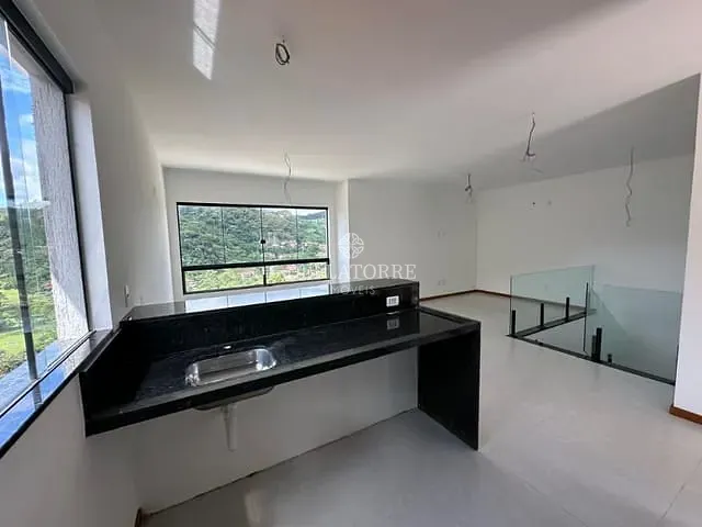 Casa com 131m² 3 quartos e 3 banheiros, à venda, no bairro Golfe em Teresópolis