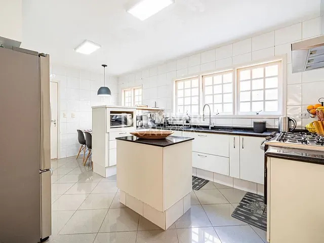 Casa 4 quartos e 6 banheiros, à venda, no bairro Alphaville em Santana de Parnaíba